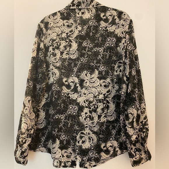 Leslie Fay vintage blouse, size Large.  Button down.  Black and white floral. - Picture 2 of 4